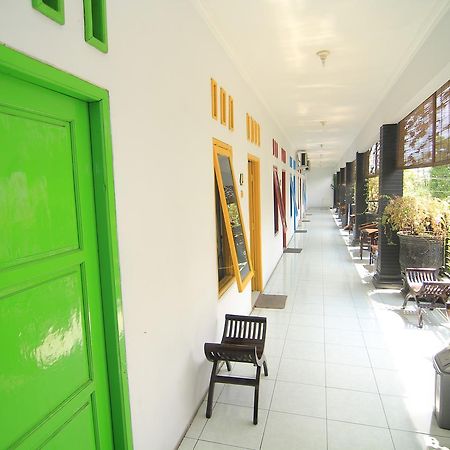 Hotel Boegenviel Syariah Lamongan Dış mekan fotoğraf